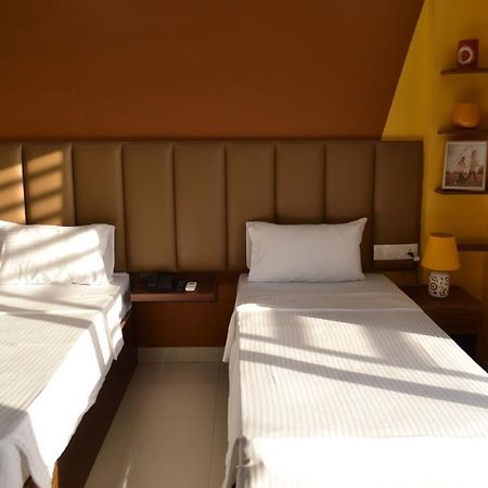 Covie Gurugram 108 Hostel Gurgaon Exterior photo