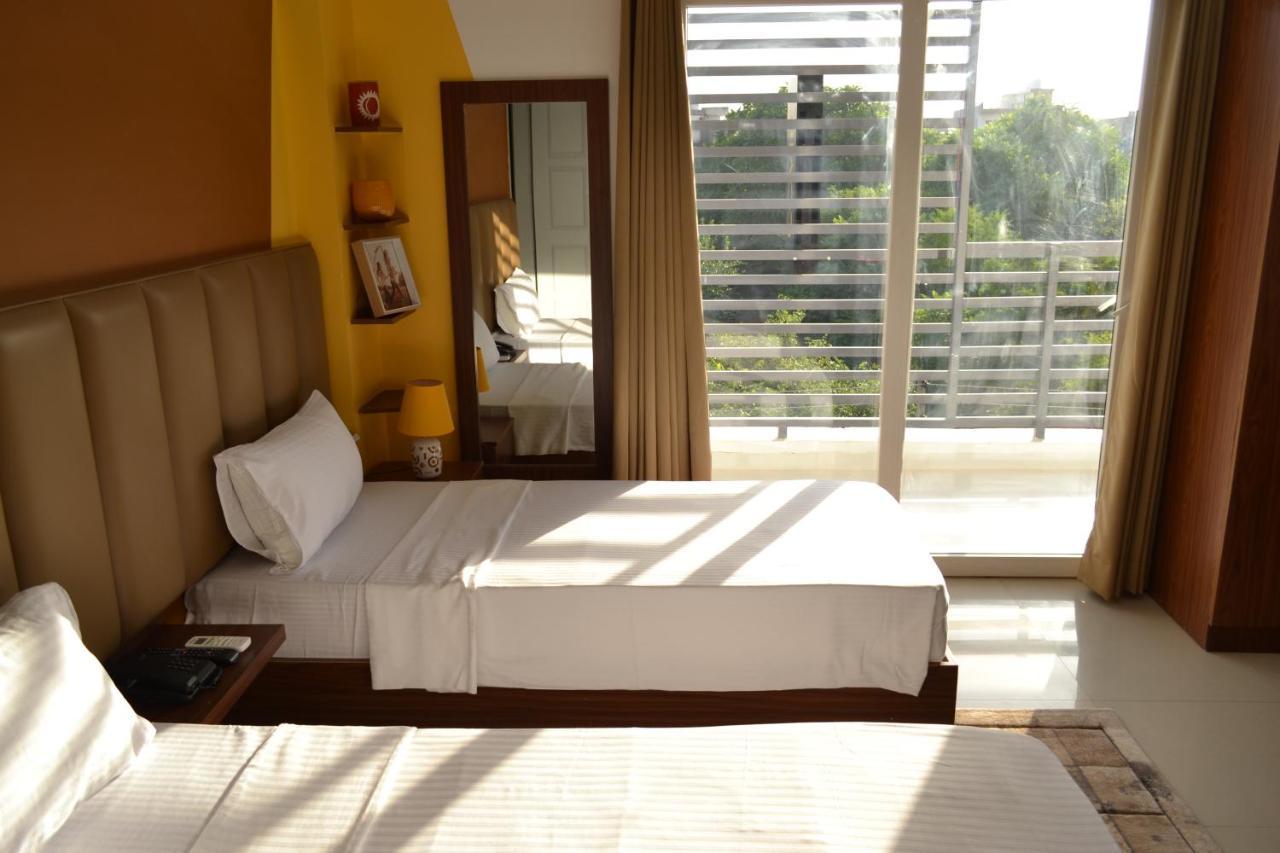 Covie Gurugram 108 Hostel Gurgaon Exterior photo