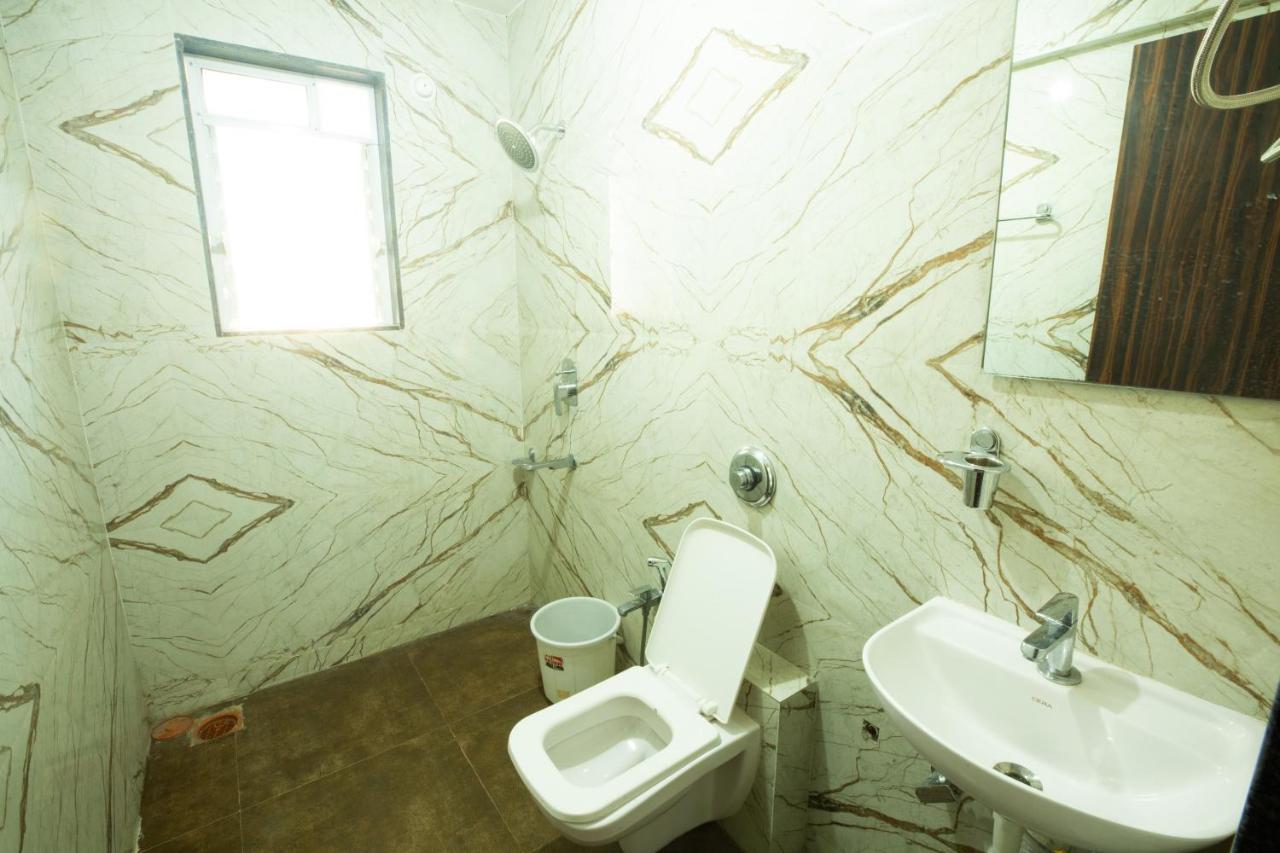 Covie Gurugram 108 Hostel Gurgaon Exterior photo